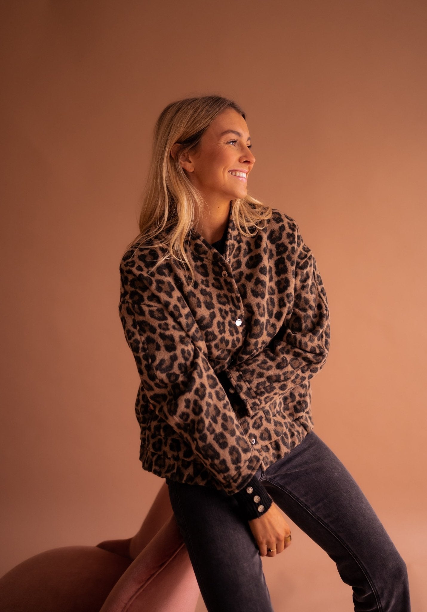 SOFÍA | Bold Style Blazer with Leopard Print