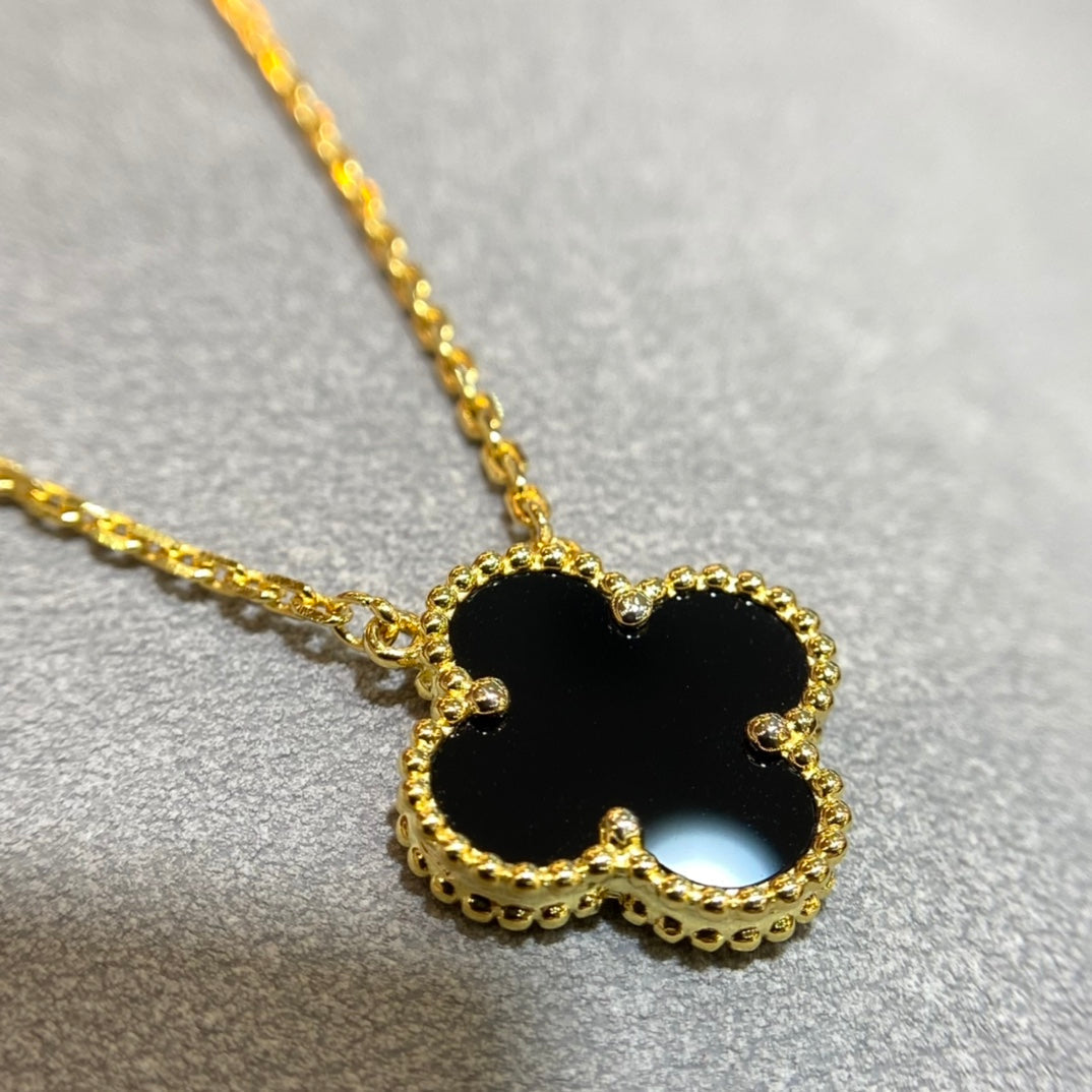 LAVISH CLOVER NECKLACE - BLACK