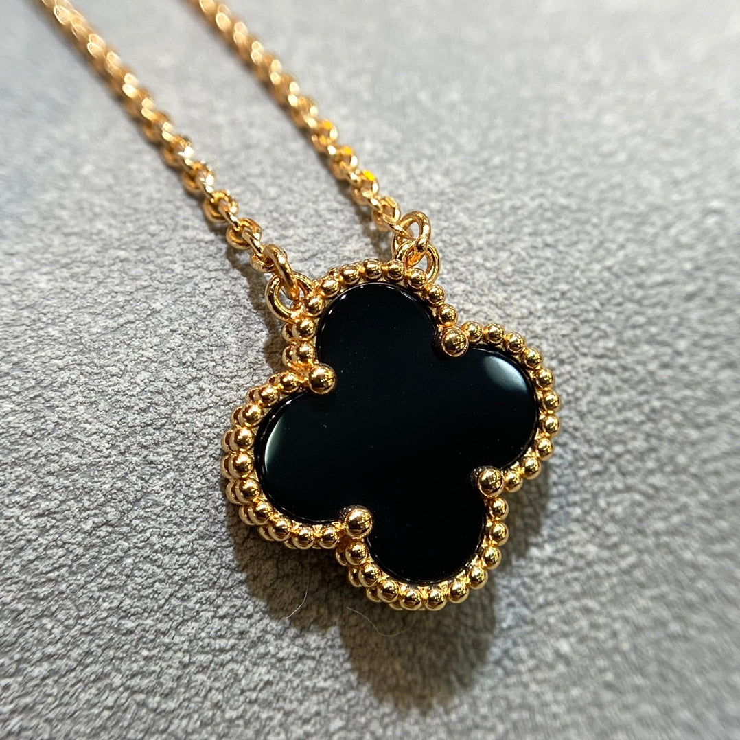 LAVISH CLOVER NECKLACE - BLACK