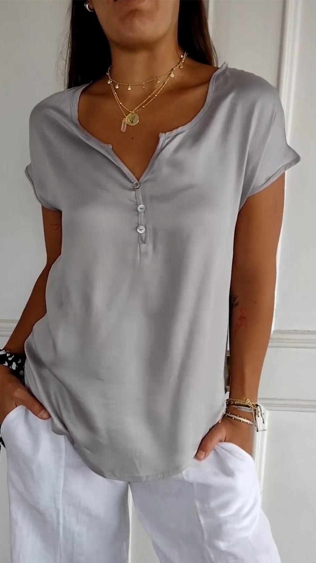 Lana - V-neck T-shirt